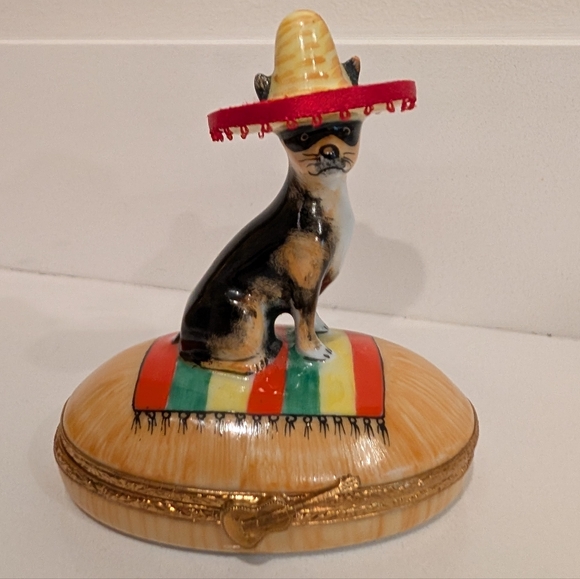 Artoria Limoges Chihuahua